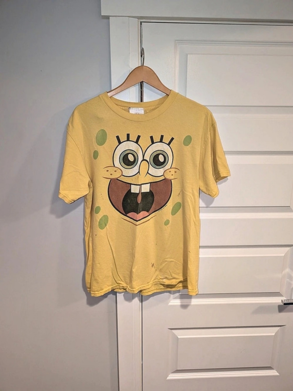Nickelodeon SpongeBob SquarePants Graphic Short Sleeve Tee in Yellow